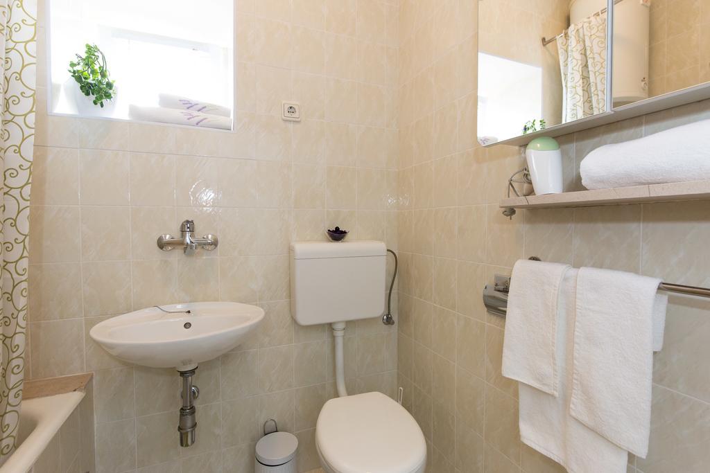 Holiday Home Mery By El-Pi Tours Malinska Εξωτερικό φωτογραφία