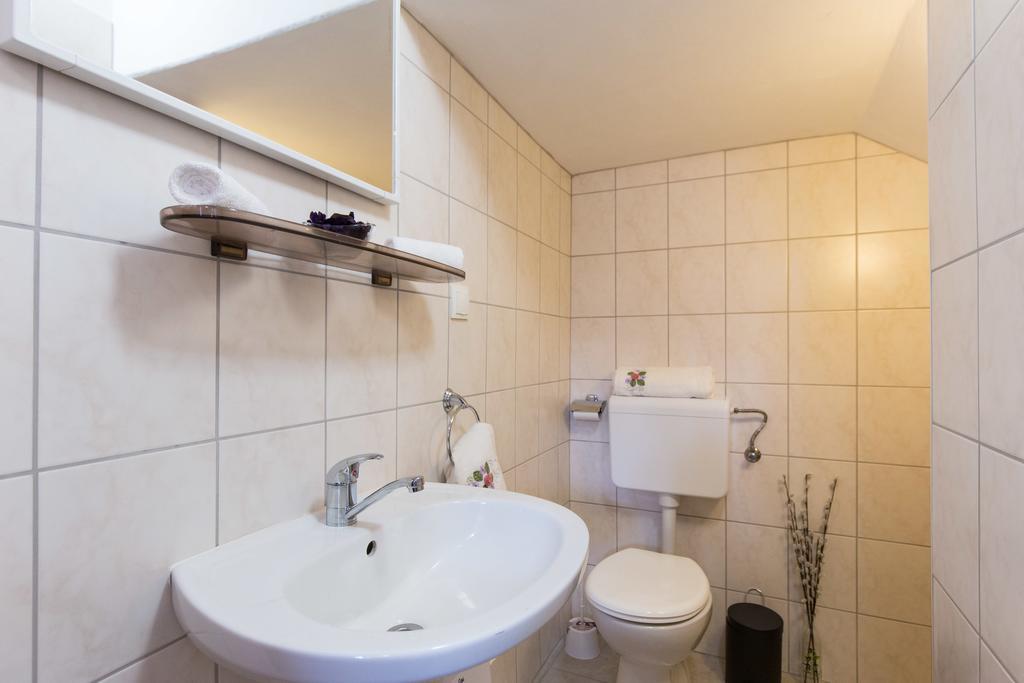 Holiday Home Mery By El-Pi Tours Malinska Εξωτερικό φωτογραφία
